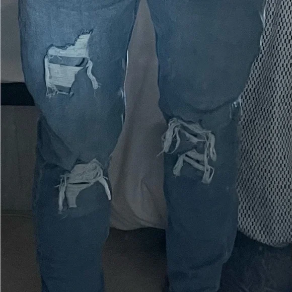 Abercrombie Kids ripped light blue jeans - Picture 4 of 4